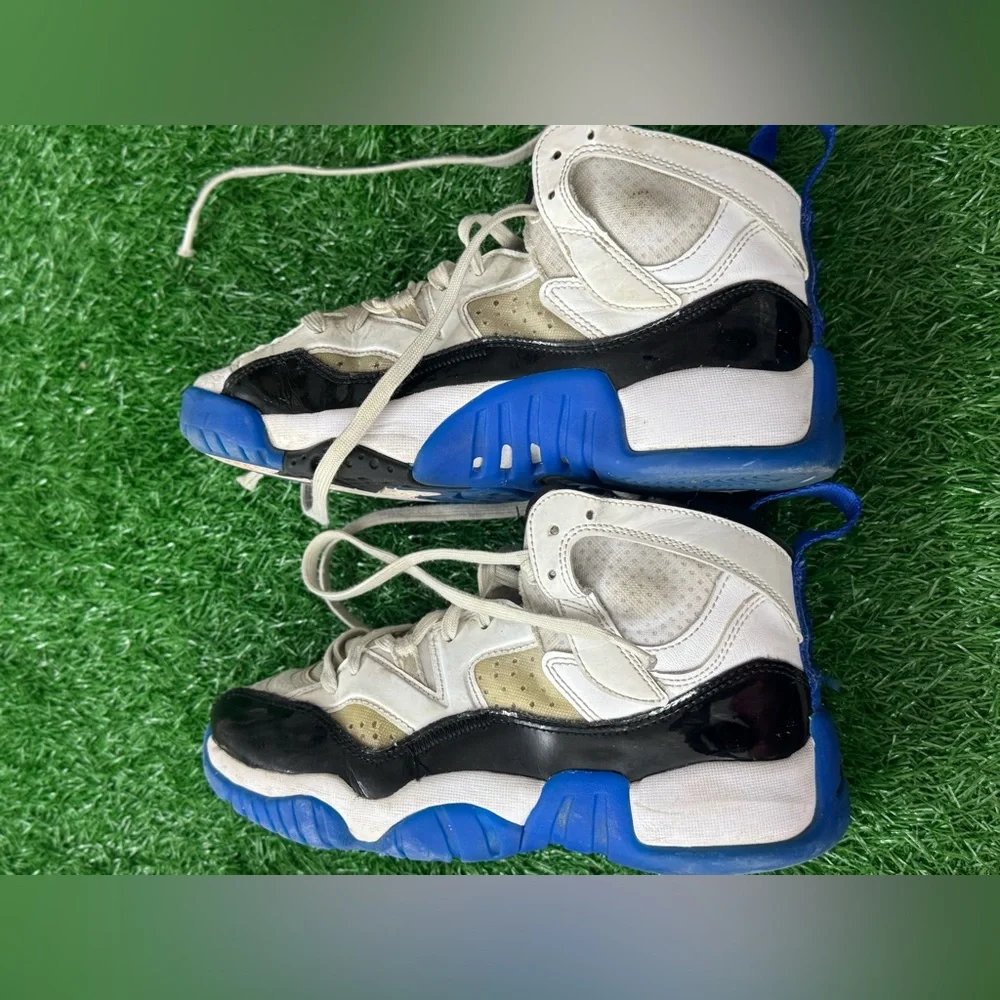 NIKE Jumpman Two Trey Big Kids' Shoes Grade School DQ8431-140 (White/G),Size 5.5